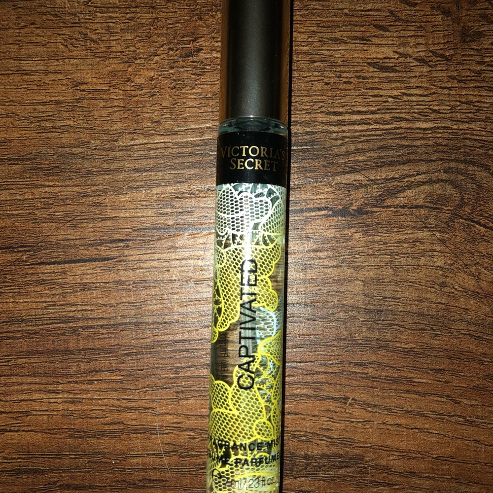 A bum smelling perfume